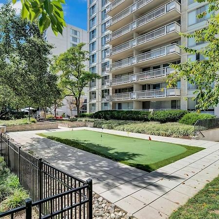 Charming Apartment At Crystal City With Amazing Amenities อาร์ลิงตัน ภายนอก รูปภาพ