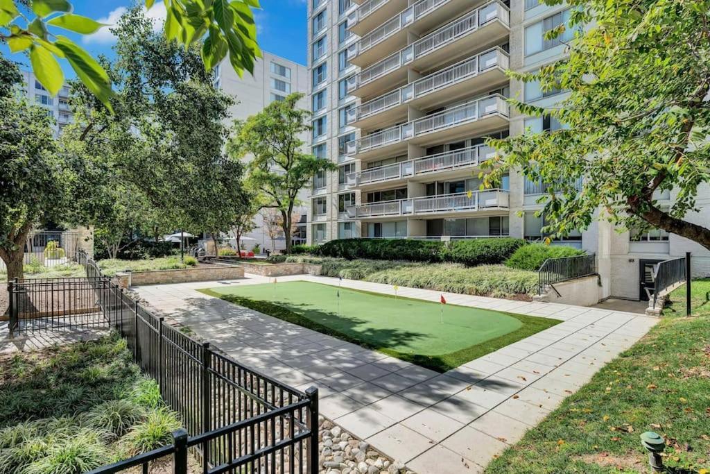 Charming Apartment At Crystal City With Amazing Amenities อาร์ลิงตัน ภายนอก รูปภาพ