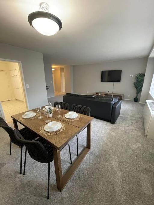 Charming Apartment At Crystal City With Amazing Amenities อาร์ลิงตัน ภายนอก รูปภาพ