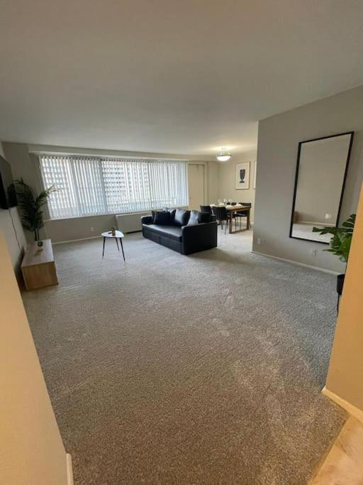 Charming Apartment At Crystal City With Amazing Amenities อาร์ลิงตัน ภายนอก รูปภาพ