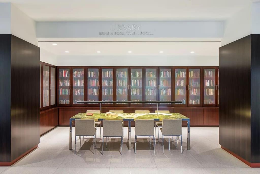 Charming Apartment At Crystal City With Amazing Amenities อาร์ลิงตัน ภายนอก รูปภาพ