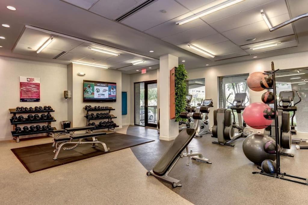 Charming Apartment At Crystal City With Amazing Amenities อาร์ลิงตัน ภายนอก รูปภาพ