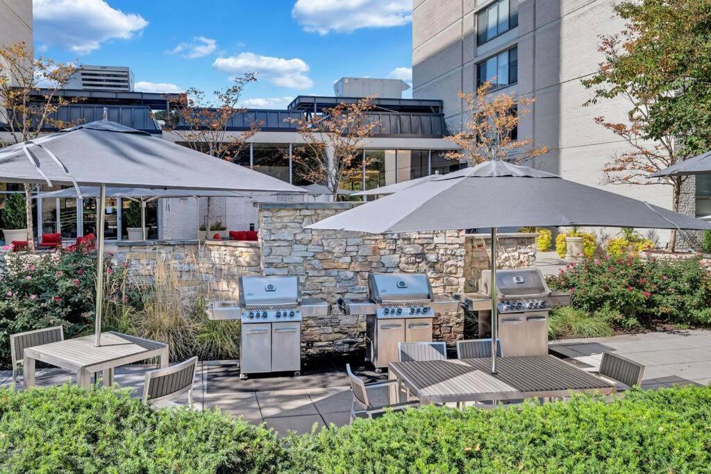 Charming Apartment At Crystal City With Amazing Amenities อาร์ลิงตัน ภายนอก รูปภาพ