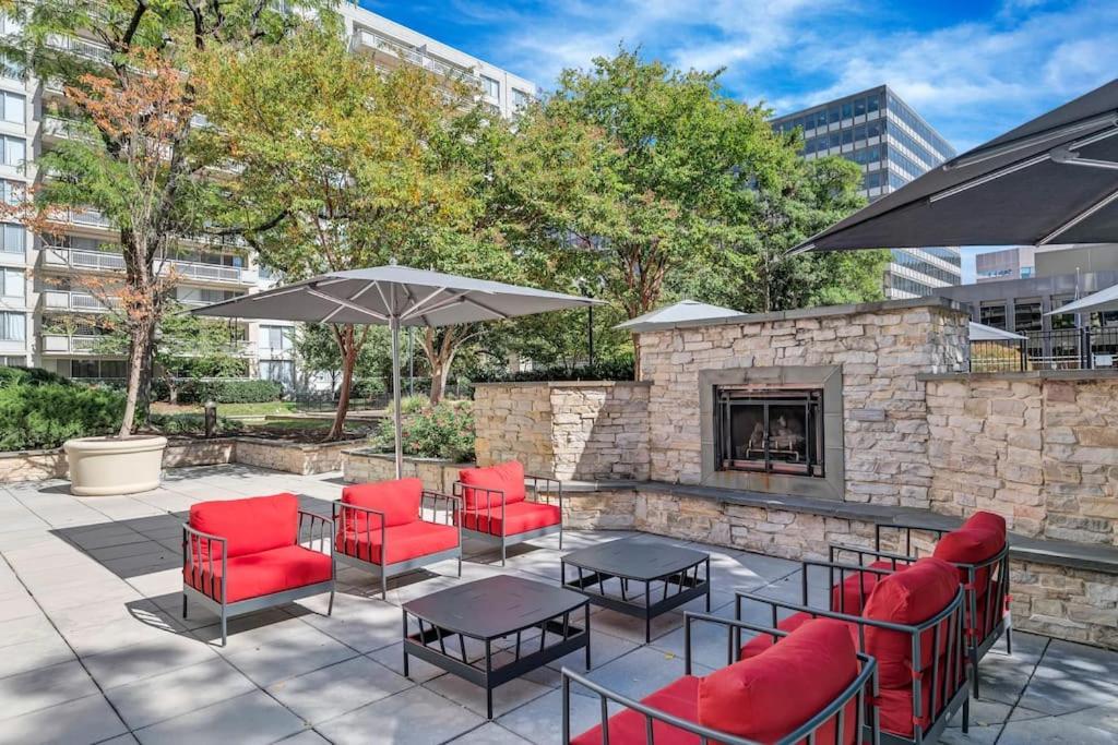 Charming Apartment At Crystal City With Amazing Amenities อาร์ลิงตัน ภายนอก รูปภาพ