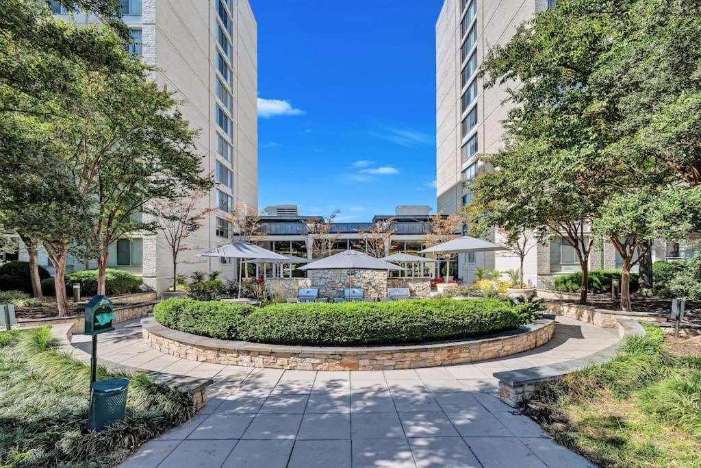 Charming Apartment At Crystal City With Amazing Amenities อาร์ลิงตัน ภายนอก รูปภาพ